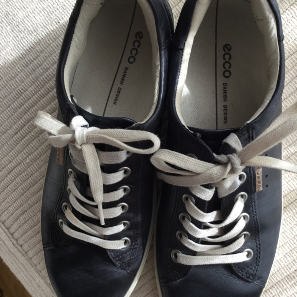 Sneakers - Picture 5 of 9